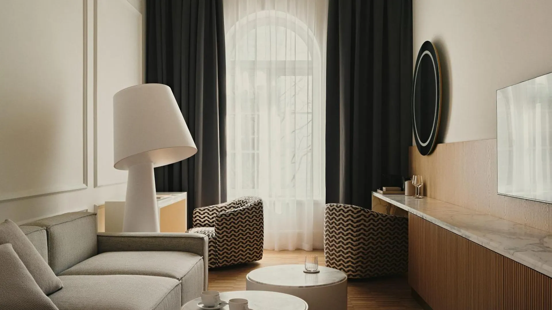 Hotel Blow Up Hall Poznań