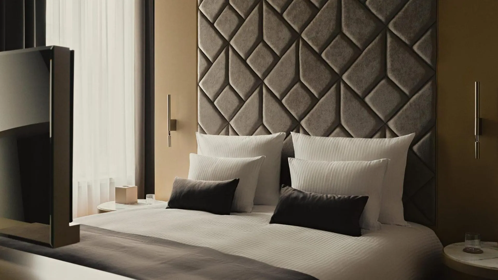 Hotel Blow Up Hall Познань