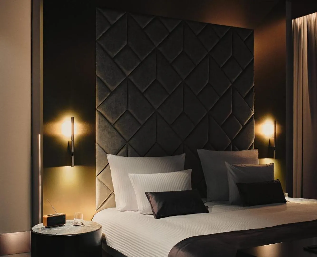 Hotel Blow Up Hall Познань 5*,