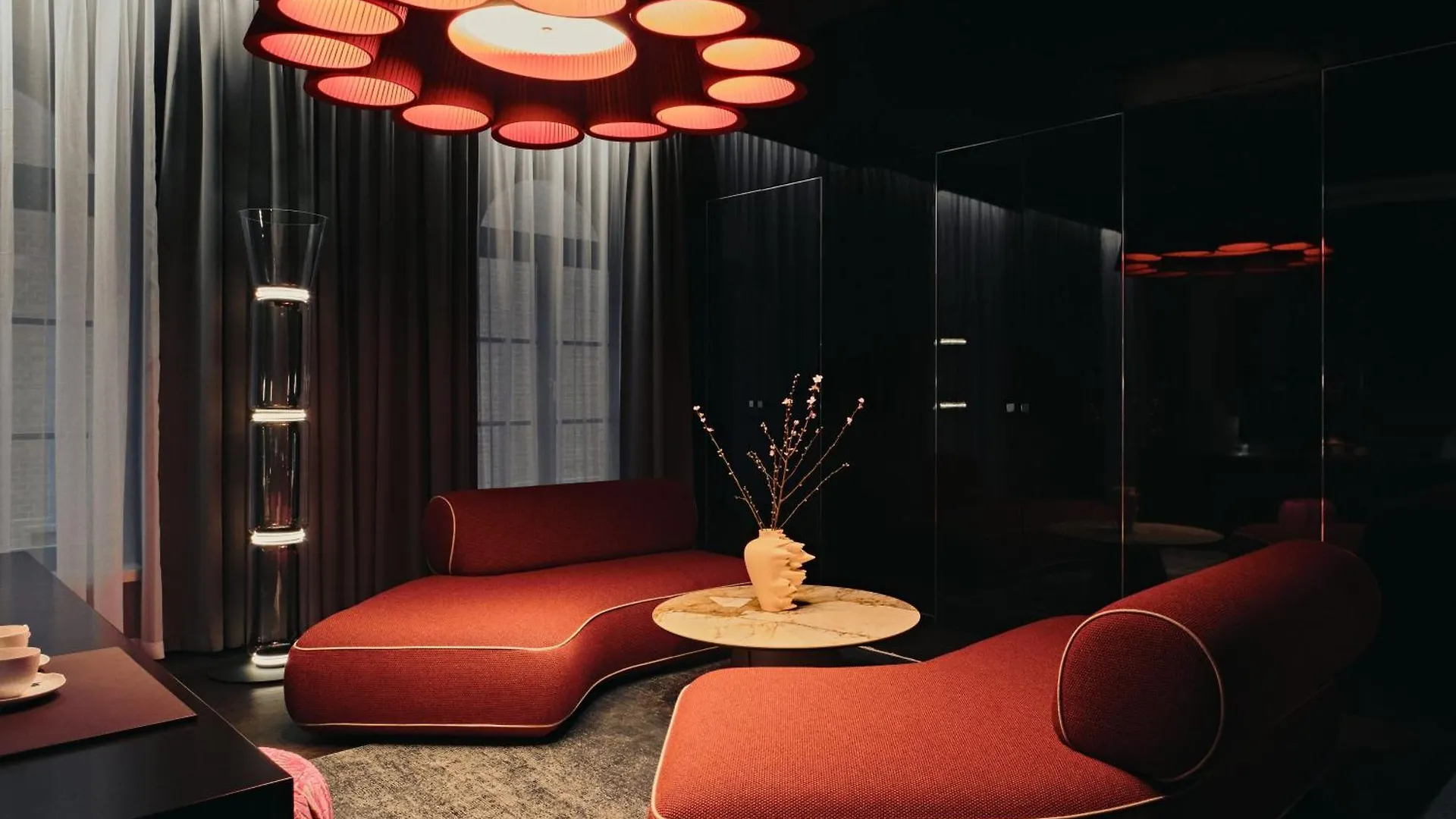 Hotel Blow Up Hall Познань 5*,